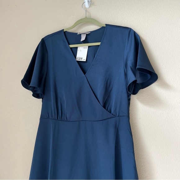 NWT H&M Satin Wrap Flowy Short Sleeve Summer Midi Dress in Dark Blue, size 8 - Picture 6 of 14